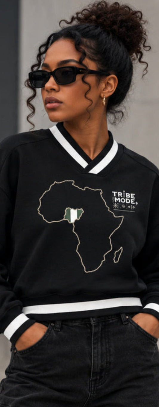V-Neck Contrast Collar Boxy Sweatshirt